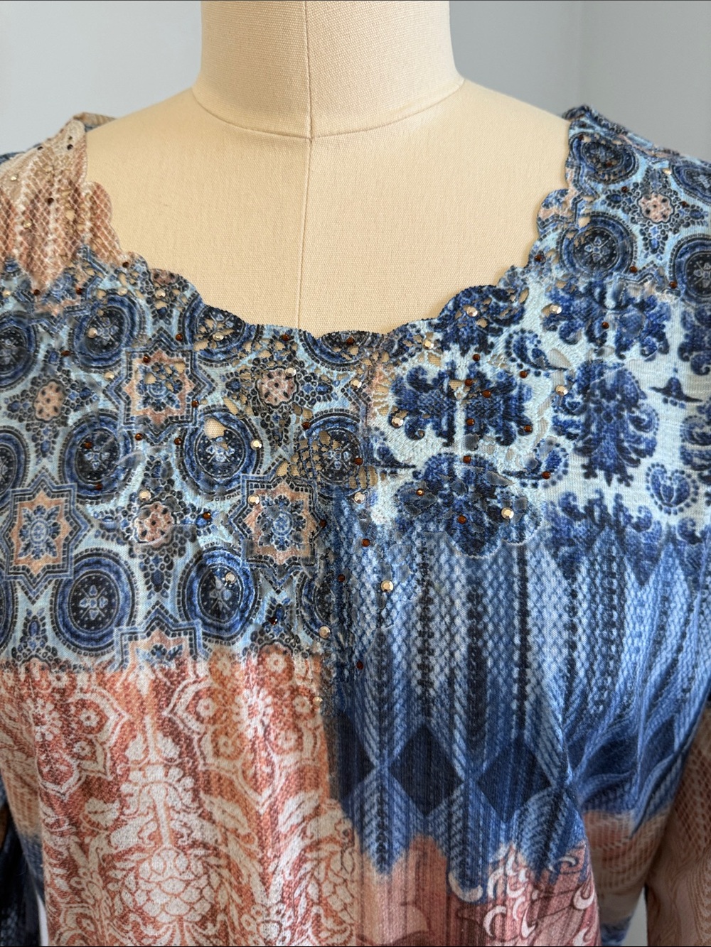 Alfred Dunner Blue and Tan Patchwork-Print 3/4 Sleeve Tunic SZM - Picture 2 of 13